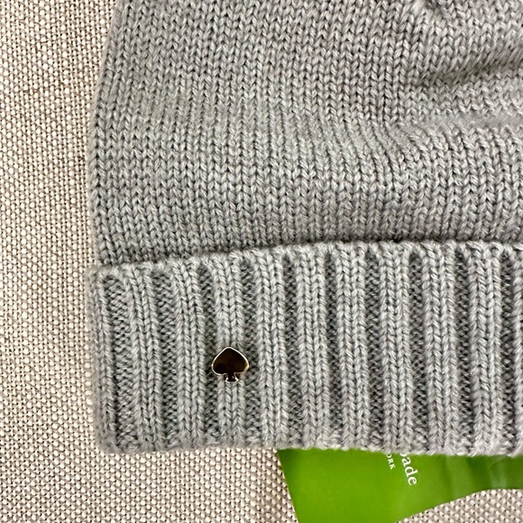 NWT NEW Kate Spade Winter Knit Hat Colorblock Bow Beanie Gray White Bow One Size - Picture 3 of 4